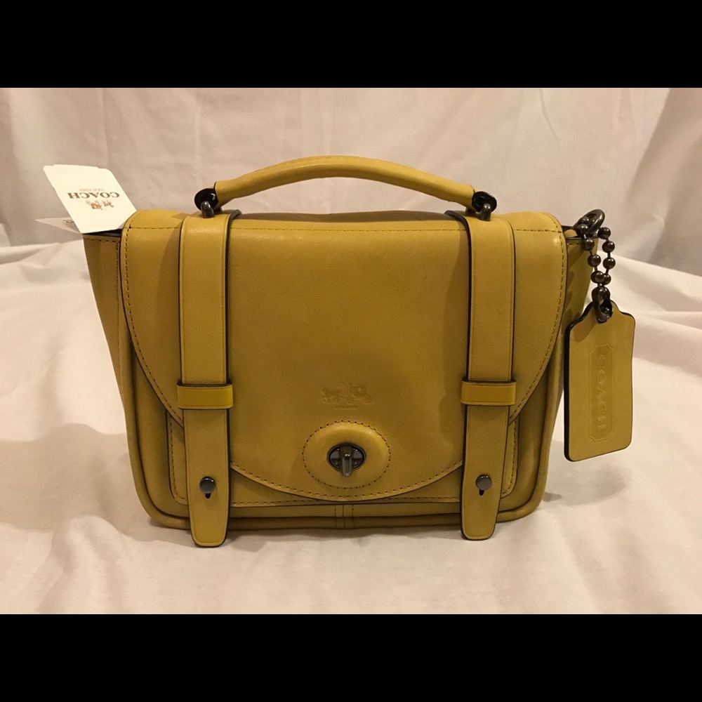 Authentic RETAIL STORE Coach leather mustard 32279
